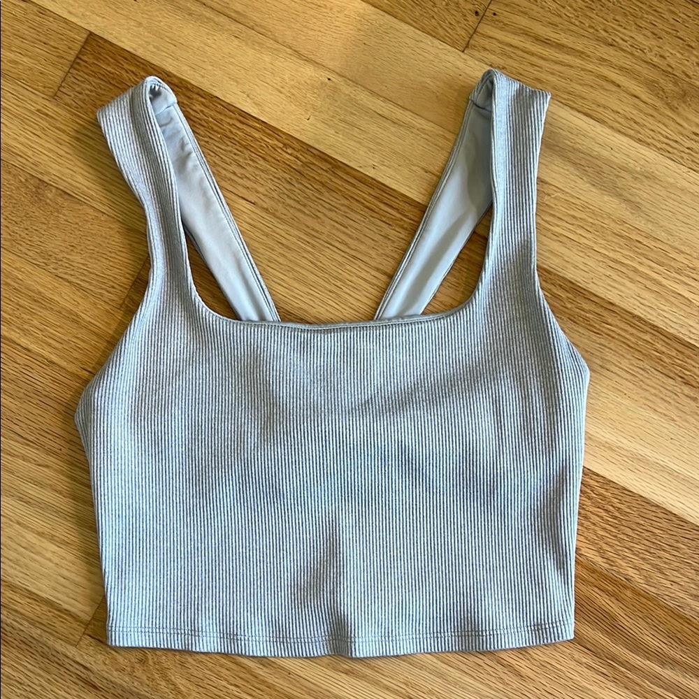 ALO Yoga - Chic Light Gray Ribbed Crop Top